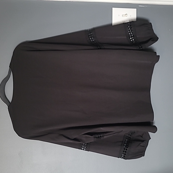 Black Long Leave Top with cutout details - Picture 3 of 3